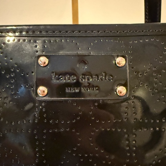 Kate Spade Black Glossy Tote Bag with Structured Design - Picture 4 of 6